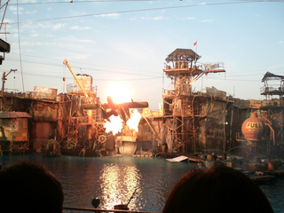 Illustration for article titled They're still doing a Waterworld show at Universal Studios - and it actually looks amazing!